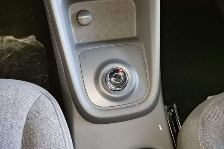 Used Wuling Hongguang New Energy 2024 All-Electric Model 300KM Practical Version Gear Lever