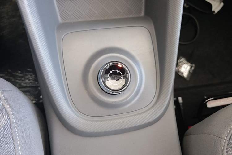 Used Wuling Hongguang New Energy 2024 All-Electric Model 300KM Practical Version Gear Lever