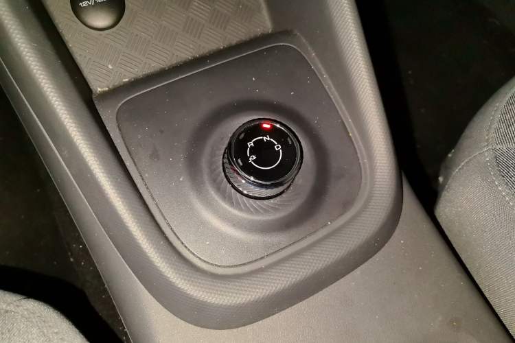 Used Wuling Hongguang New Energy 2024 All-Electric Model 300KM Standard Version Gear Lever