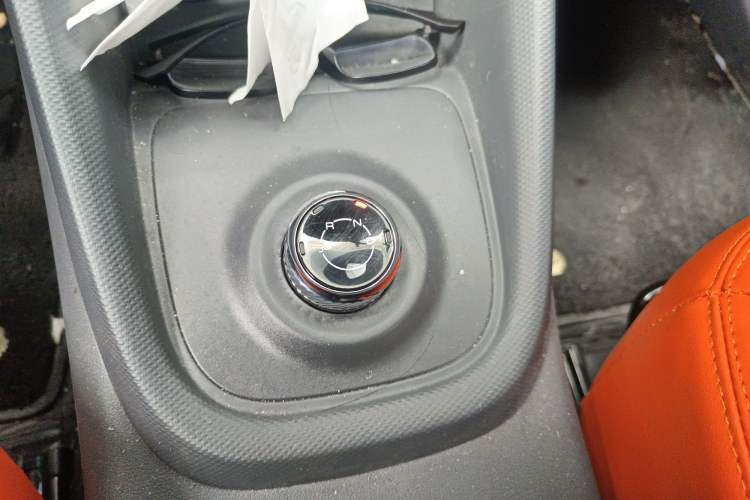 Used Wuling Hongguang New Energy 2024 All-Electric Model 300KM Standard Version Gear Lever