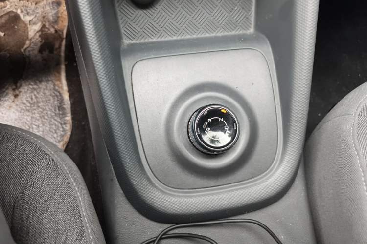 Used Wuling Hongguang New Energy 2024 All-Electric Model 300KM Standard Version Gear Lever
