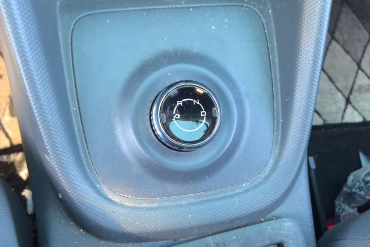 Used Wuling Hongguang New Energy 2024 All-Electric Model 300KM Standard Version Gear Lever