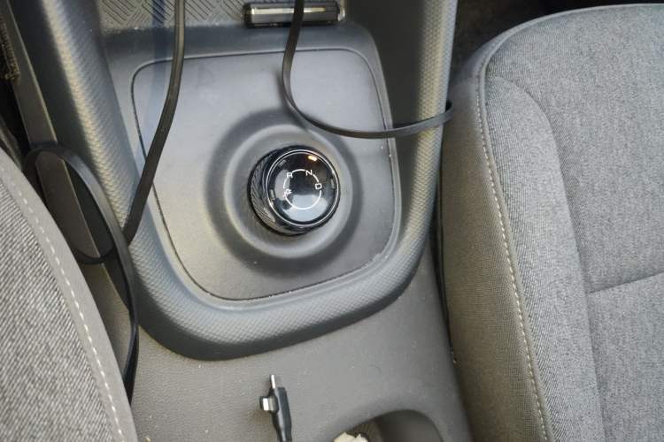 Used Wuling Hongguang New Energy 2024 All-Electric Model 300KM Standard Version Gear Lever