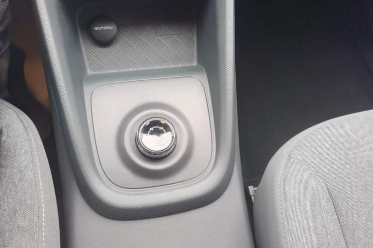 Used Wuling Hongguang New Energy 2024 All-Electric Model 300KM Practical Version Gear Lever