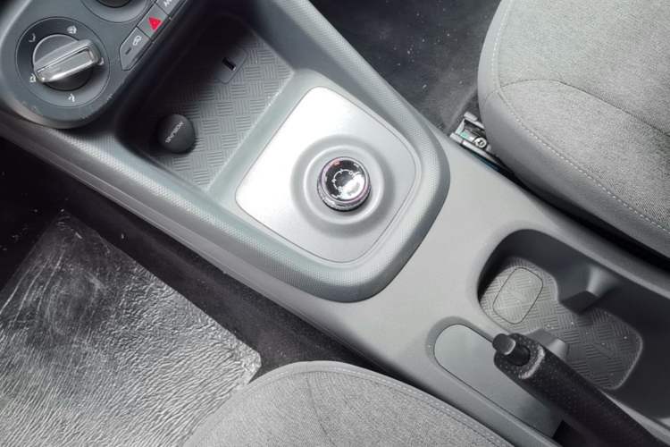 Used Wuling Hongguang New Energy 2024 All-Electric Model 300KM Standard Version Gear Lever
