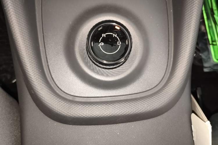 Used Wuling Hongguang New Energy 2024 All-Electric Model 300KM Standard Version Gear Lever