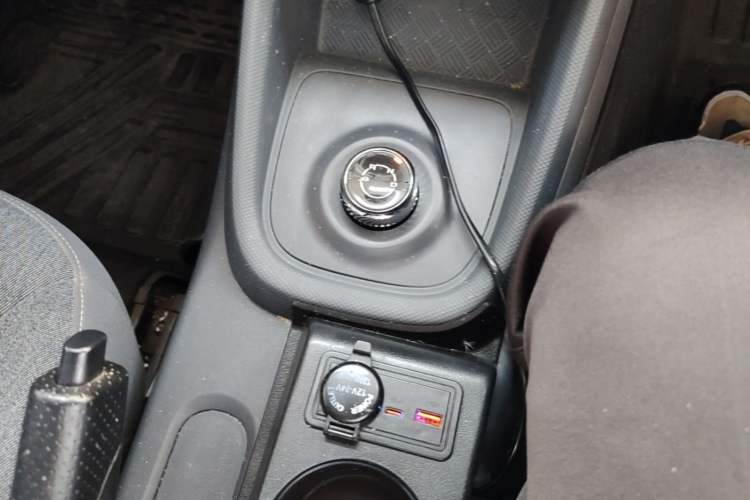 Used Wuling Hongguang New Energy 2024 All-Electric Model 300KM Practical Version Gear Lever