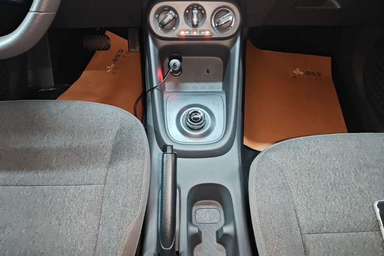 Used Wuling Hongguang New Energy 2024 All-Electric Model 300KM Standard Version Gear Lever
