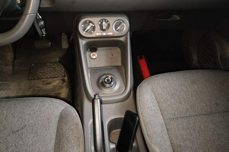 Used Wuling Hongguang New Energy 2024 All-Electric Model 300KM Standard Version Gear Lever