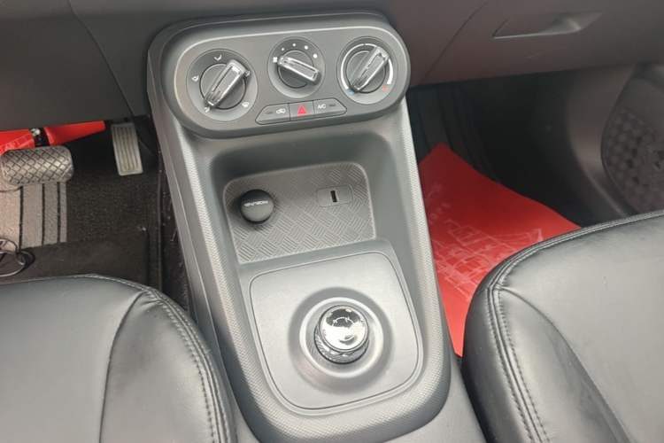 Used Wuling Hongguang New Energy 2024 All-Electric Model 300KM Standard Version Gear Lever