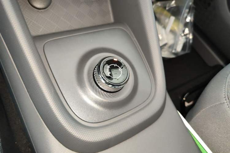 Used Wuling Hongguang New Energy 2024 All-Electric Model 300KM Practical Version Gear Lever