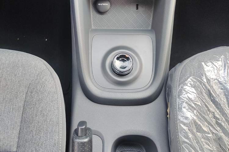 Used Wuling Hongguang New Energy 2024 All-Electric Model 300KM Standard Version Gear Lever