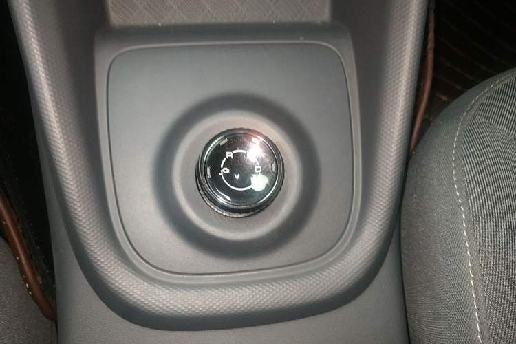 Used Wuling Hongguang New Energy 2024 All-Electric Model 300KM Standard Version Gear Lever