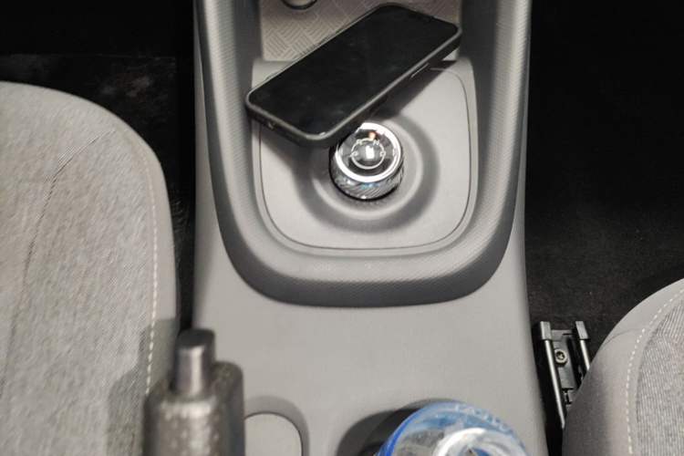 Used Wuling Hongguang New Energy 2024 All-Electric Model 300KM Standard Version Gear Lever