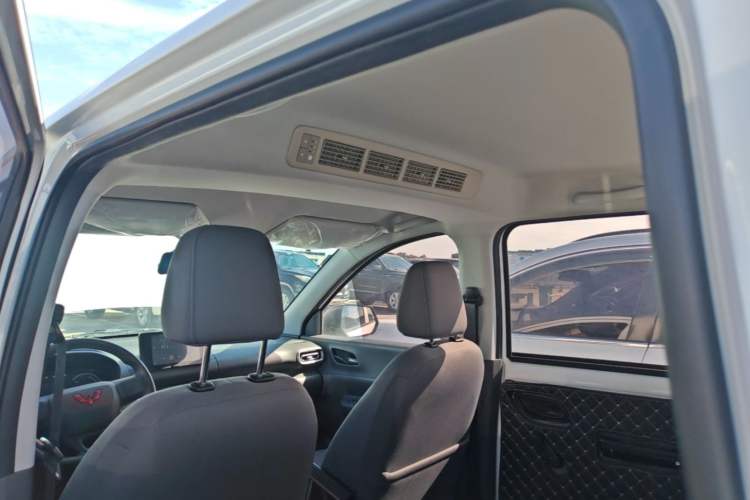 Used Wuling Hongguang New Energy 2024 All-Electric Model 300KM Standard Version Headliner