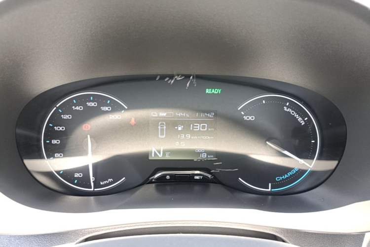 Used Wuling Hongguang New Energy 2024 All-Electric Model 300KM Standard Version Instrument Cluster