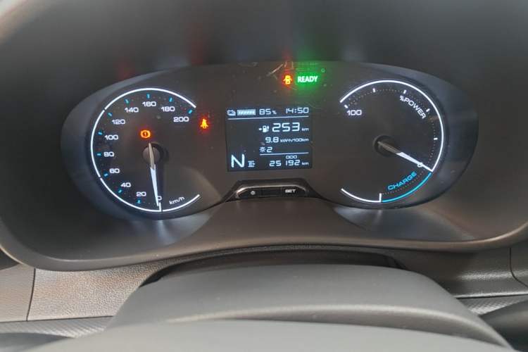 Used Wuling Hongguang New Energy 2024 All-Electric Model 300KM Standard Version Instrument Cluster