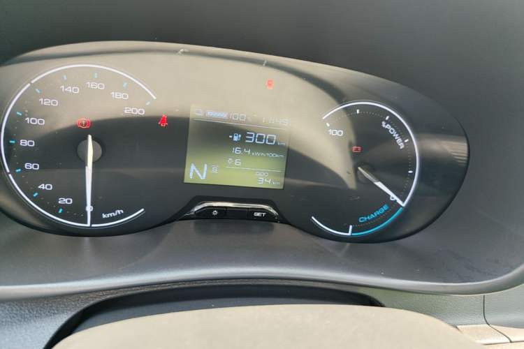 Used Wuling Hongguang New Energy 2024 All-Electric Model 300KM Standard Version Instrument Cluster