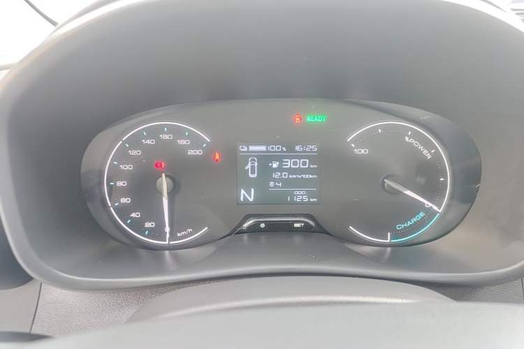 Used Wuling Hongguang New Energy 2024 All-Electric Model 300KM Standard Version Instrument Cluster
