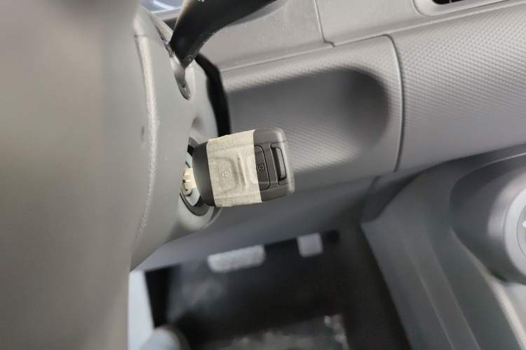 Used Wuling Hongguang New Energy 2024 All-Electric Model 300KM Practical Version Interior 1