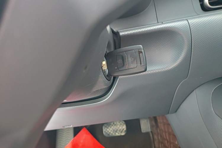 Used Wuling Hongguang New Energy 2024 All-Electric Model 300KM Standard Version Interior 1