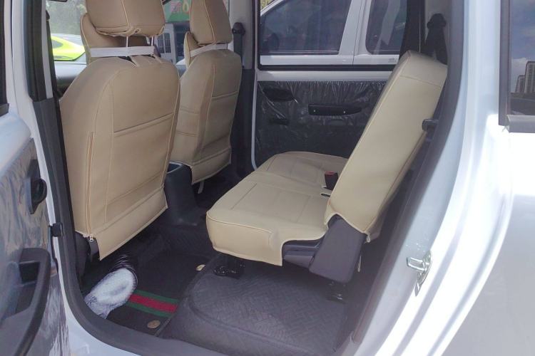 Used Wuling Hongguang New Energy 2024 All-Electric Model 300KM Practical Version Interior 1