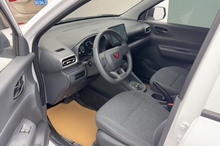 Used Wuling Hongguang New Energy 2024 All-Electric Model 300KM Practical Version Interior 10