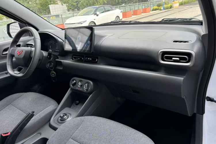 Used Wuling Hongguang New Energy 2024 All-Electric Model 300KM Standard Version Interior 10