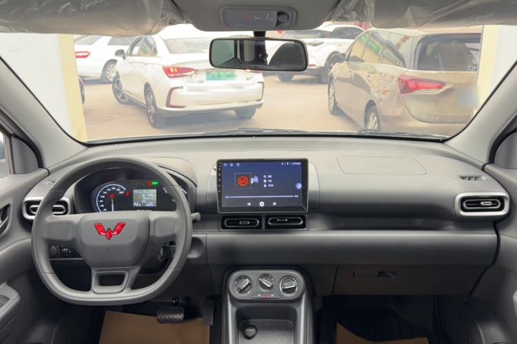 Used Wuling Hongguang New Energy 2024 All-Electric Model 300KM Practical Version Interior 11