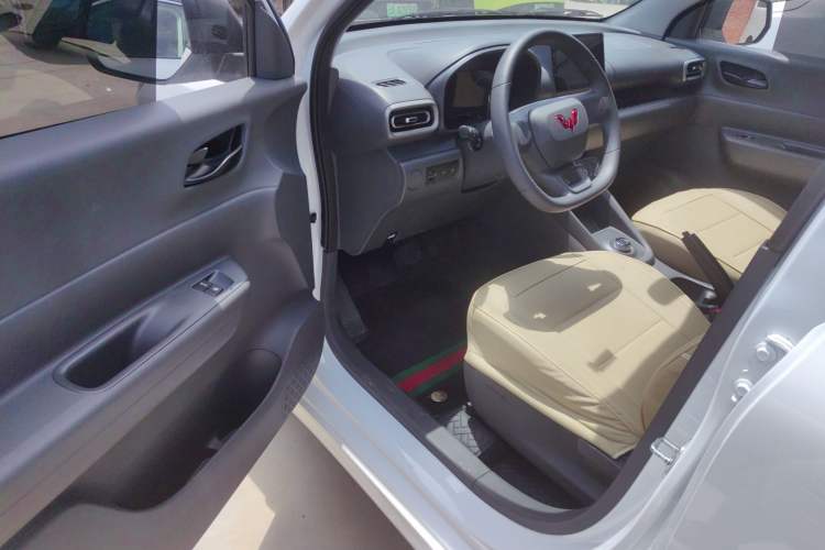 Used Wuling Hongguang New Energy 2024 All-Electric Model 300KM Practical Version Interior 2