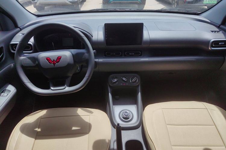 Used Wuling Hongguang New Energy 2024 All-Electric Model 300KM Practical Version Interior 3