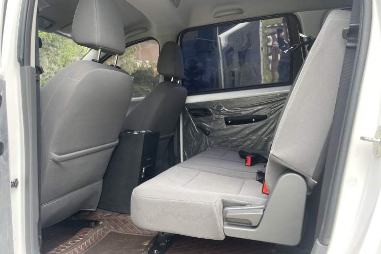 Used Wuling Hongguang New Energy 2024 All-Electric Model 300KM Standard Version Interior 3