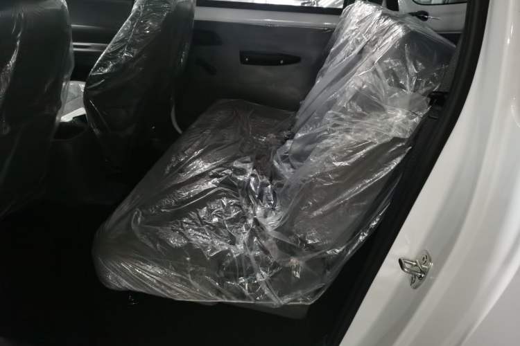 Used Wuling Hongguang New Energy 2024 All-Electric Model 300KM Standard Version Interior 4