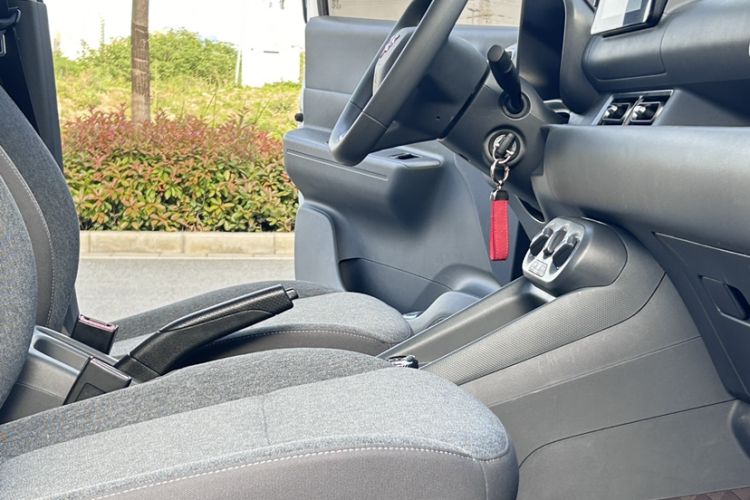 Used Wuling Hongguang New Energy 2024 All-Electric Model 300KM Standard Version Interior 5
