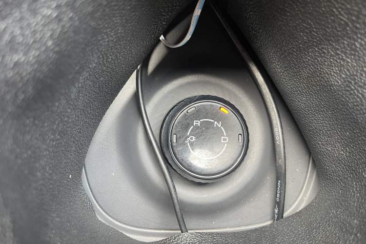 Used Wuling Hongguang New Energy 2024 All-Electric Model 300KM Standard Version Interior 5