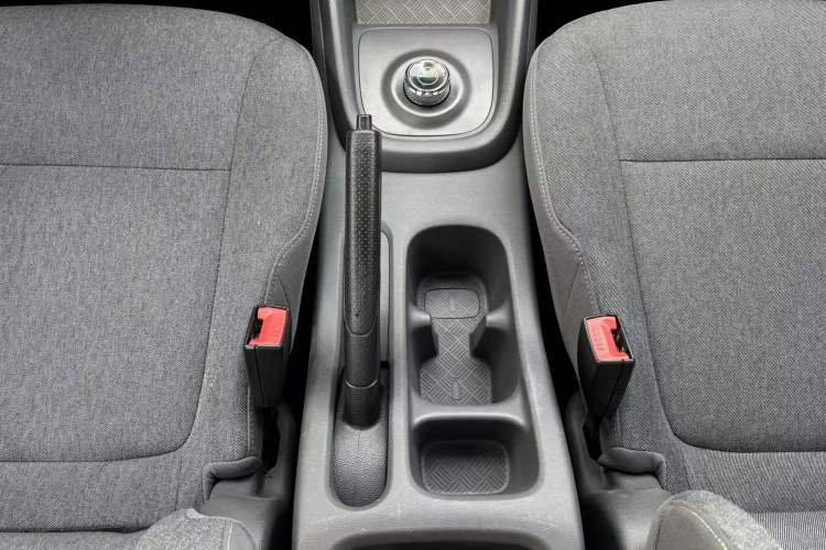 Used Wuling Hongguang New Energy 2024 All-Electric Model 300KM Standard Version Interior 6