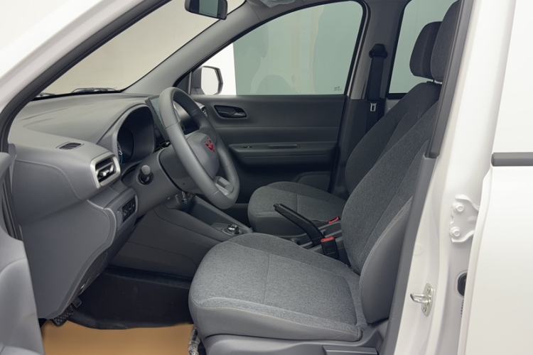 Used Wuling Hongguang New Energy 2024 All-Electric Model 300KM Practical Version Interior 8