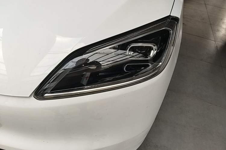 Used Wuling Hongguang New Energy 2024 All-Electric Model 300KM Standard Version Left Front Headlight