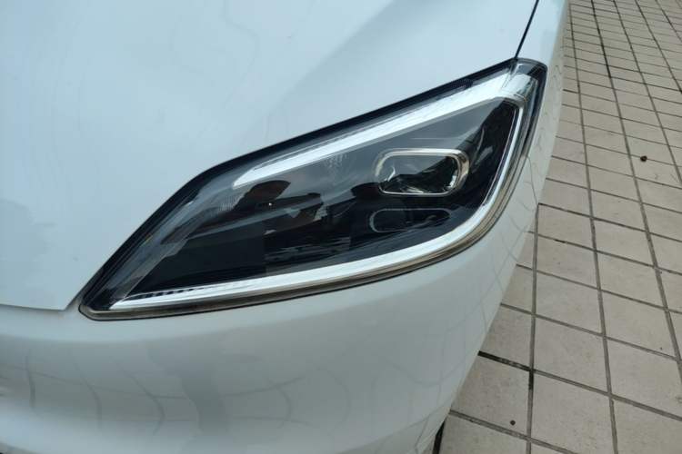 Used Wuling Hongguang New Energy 2024 All-Electric Model 300KM Practical Version Left Front Headlight
