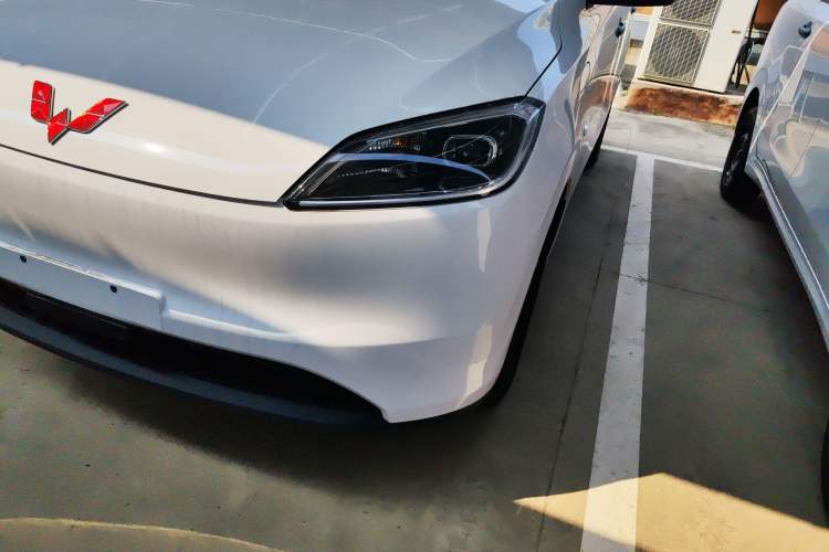 Used Wuling Hongguang New Energy 2024 All-Electric Model 300KM Practical Version Left Front Headlight