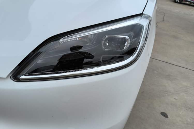Used Wuling Hongguang New Energy 2024 All-Electric Model 300KM Standard Version Left Front Headlight