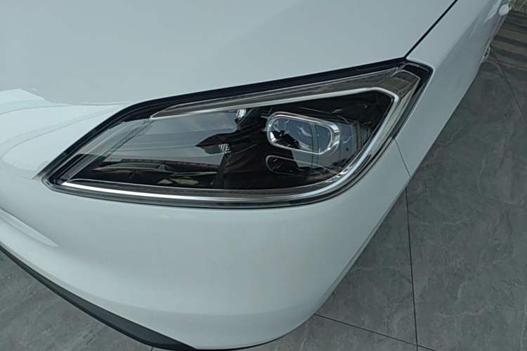 Used Wuling Hongguang New Energy 2024 All-Electric Model 300KM Standard Version Left Front Headlight
