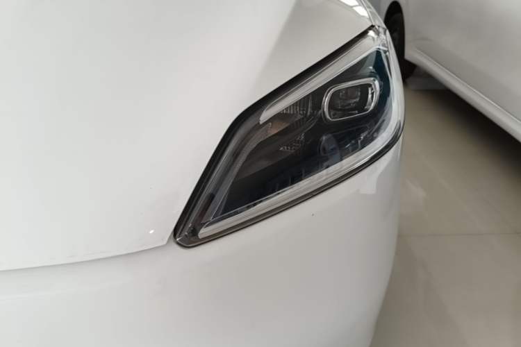 Used Wuling Hongguang New Energy 2024 All-Electric Model 300KM Standard Version Left Front Headlight
