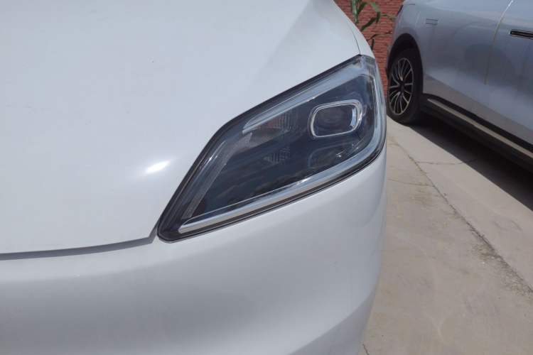 Used Wuling Hongguang New Energy 2024 All-Electric Model 300KM Practical Version Left Front Headlight