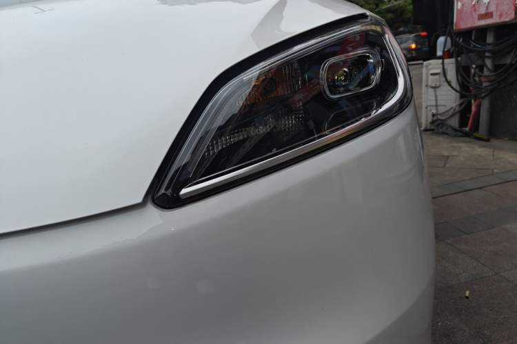 Used Wuling Hongguang New Energy 2024 All-Electric Model 300KM Standard Version Left Front Headlight