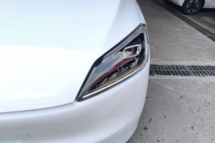Used Wuling Hongguang New Energy 2024 All-Electric Model 300KM Standard Version Left Front Headlight