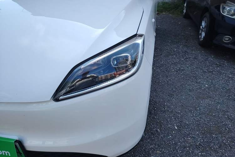 Used Wuling Hongguang New Energy 2024 All-Electric Model 300KM Standard Version Left Front Headlight
