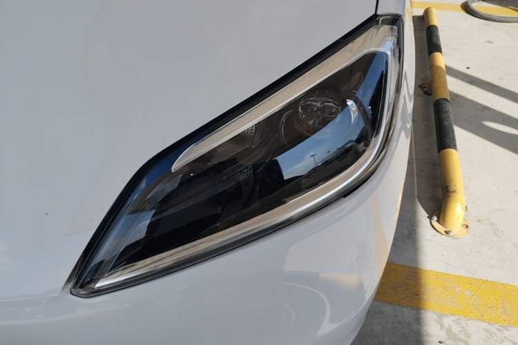 Used Wuling Hongguang New Energy 2024 All-Electric Model 300KM Standard Version Left Front Headlight