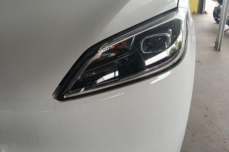 Used Wuling Hongguang New Energy 2024 All-Electric Model 300KM Standard Version Left Front Headlight