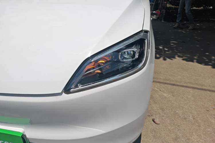 Used Wuling Hongguang New Energy 2024 All-Electric Model 300KM Practical Version Left Front Headlight